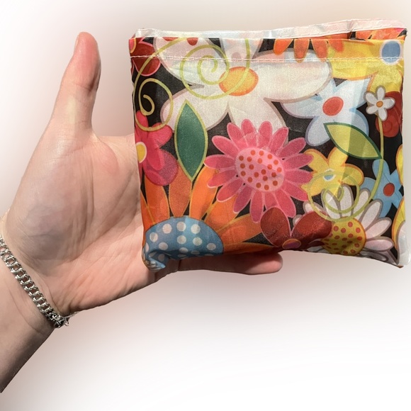 Polyester Large Foldable Portable Shopping Bag / Large Capacity Tote Bag Flowers - Picture 6 of 8